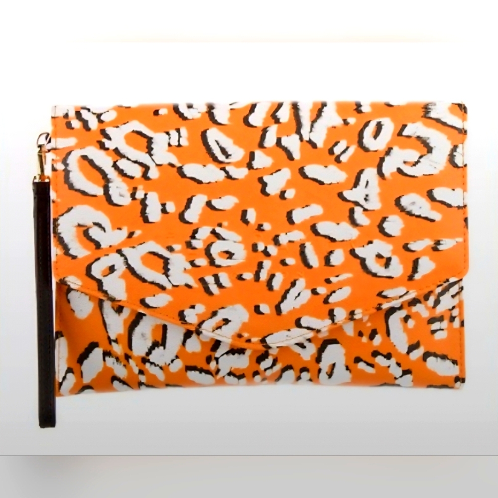 NWT Ted Baker London Black, Burnt Sienna, White ART-ish Cheetah Envelope Clutch